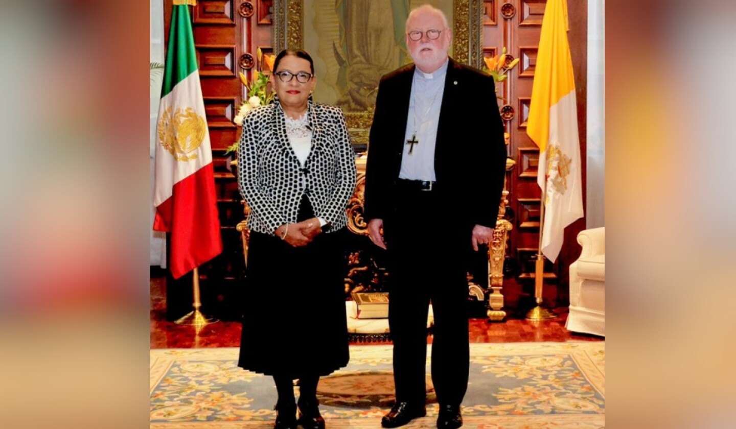 Rosa Icela y El Vaticano.jpg