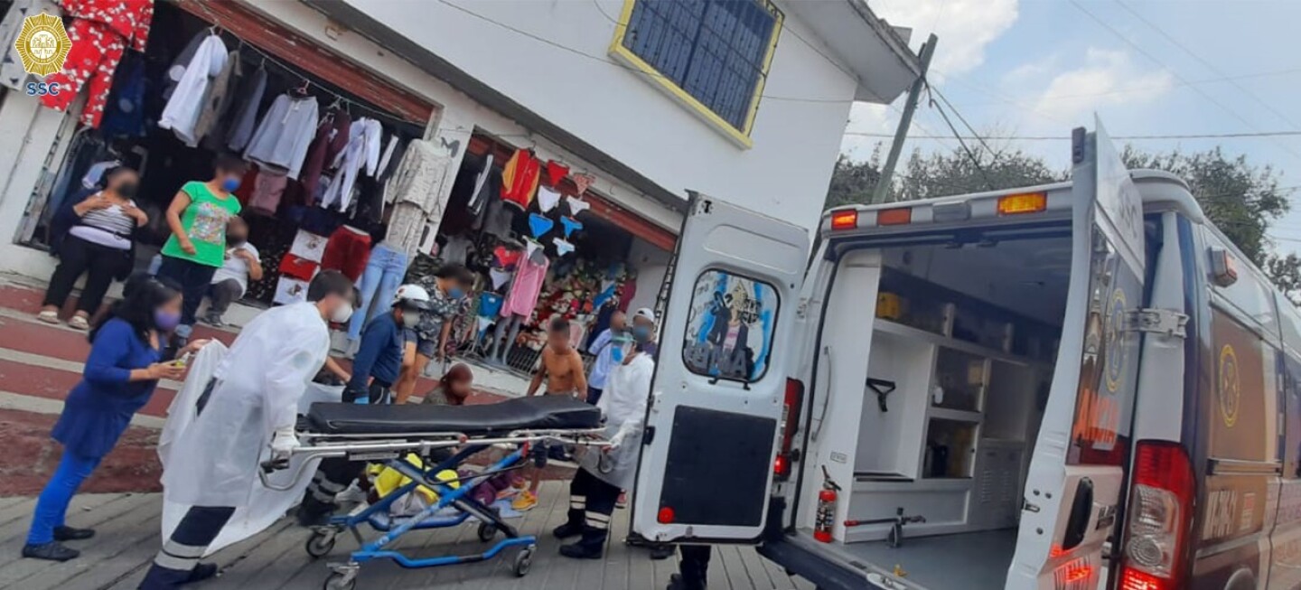 Policías apoyaron el nacimiento de una bebé en calle de Álvaro Obregón