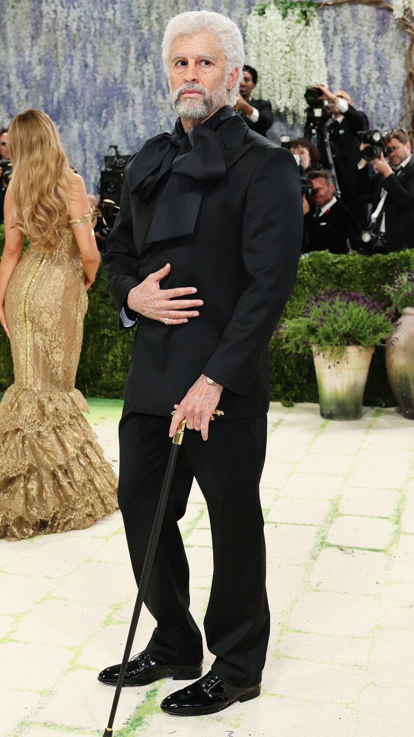 Bad Bunny robó miradas en la Met Gala 2026 por sus canas, ¿quién fue ...