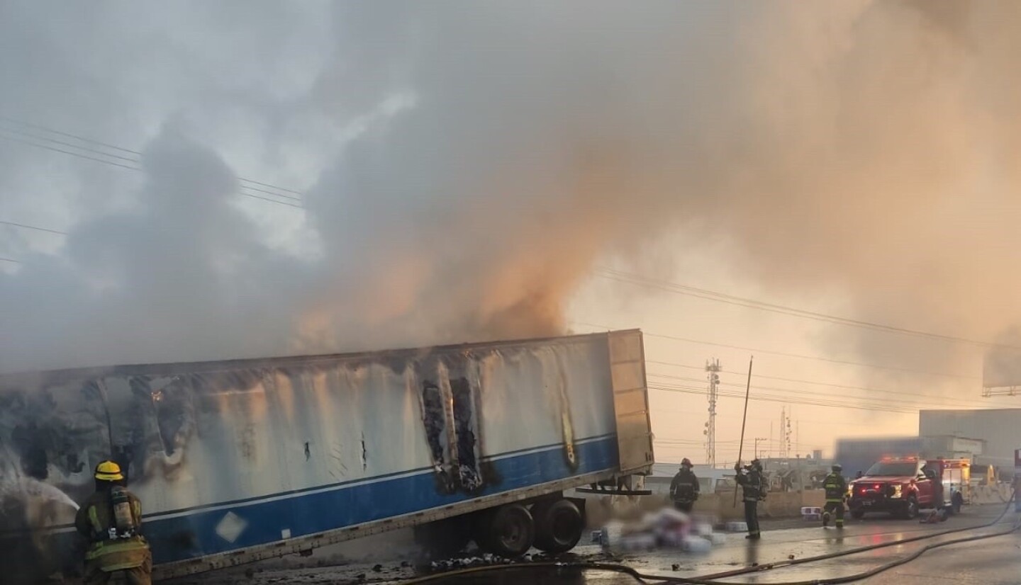accidente-en-la-57-queretaro-cierre-por-incendio-de-trailer