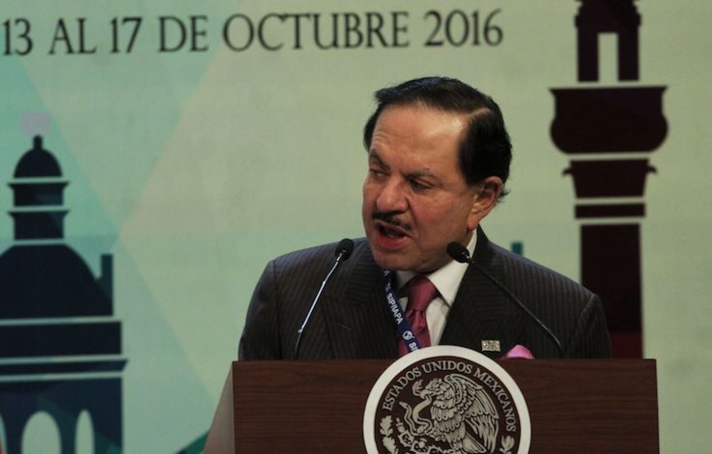 CIUDAD DE MÉXICO, 14OCTUBRE2016.- El presidente Enrique Peña Nieto presidió la “72 Asamblea de la Sociedad Interamericana de Prensa”, en donde firmó un acuerdo de participación con la Sociedad para la protección de periodistas. Al evento asistió Juan Francisco Ealy Ortiz, director general de El Universal, Pierre Manigautt, director de la Sociedad Interamericana de Prensa, Juan Francisco Ealy Lanz, entre otros. FOTO: MARÍA JOSÉ MARTÍNEZ /CUARTOSCURO.COM