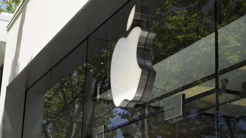 Apple, a un paso de batir récord,  tras alcanzar tres billones de capitalización intradía