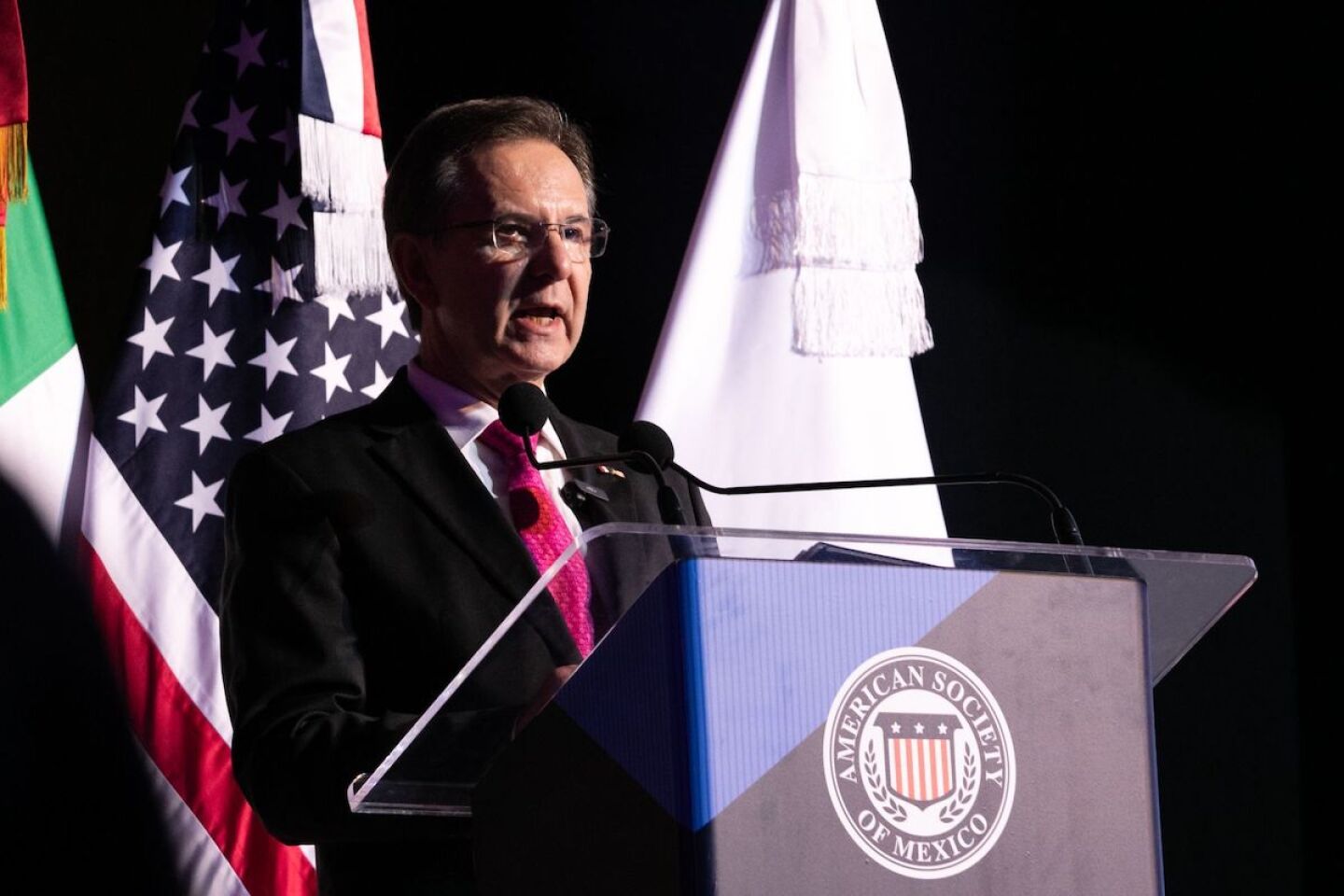 Esteban Moctezuma confirma su permanencia como embajador de México en ...