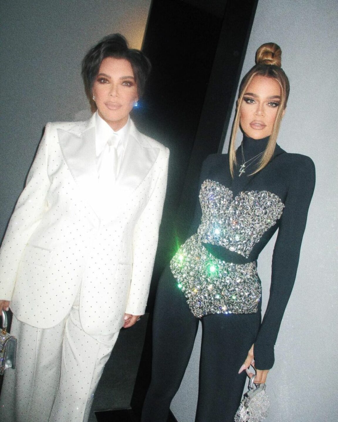 kim_khloe_kardashian-1024x1280