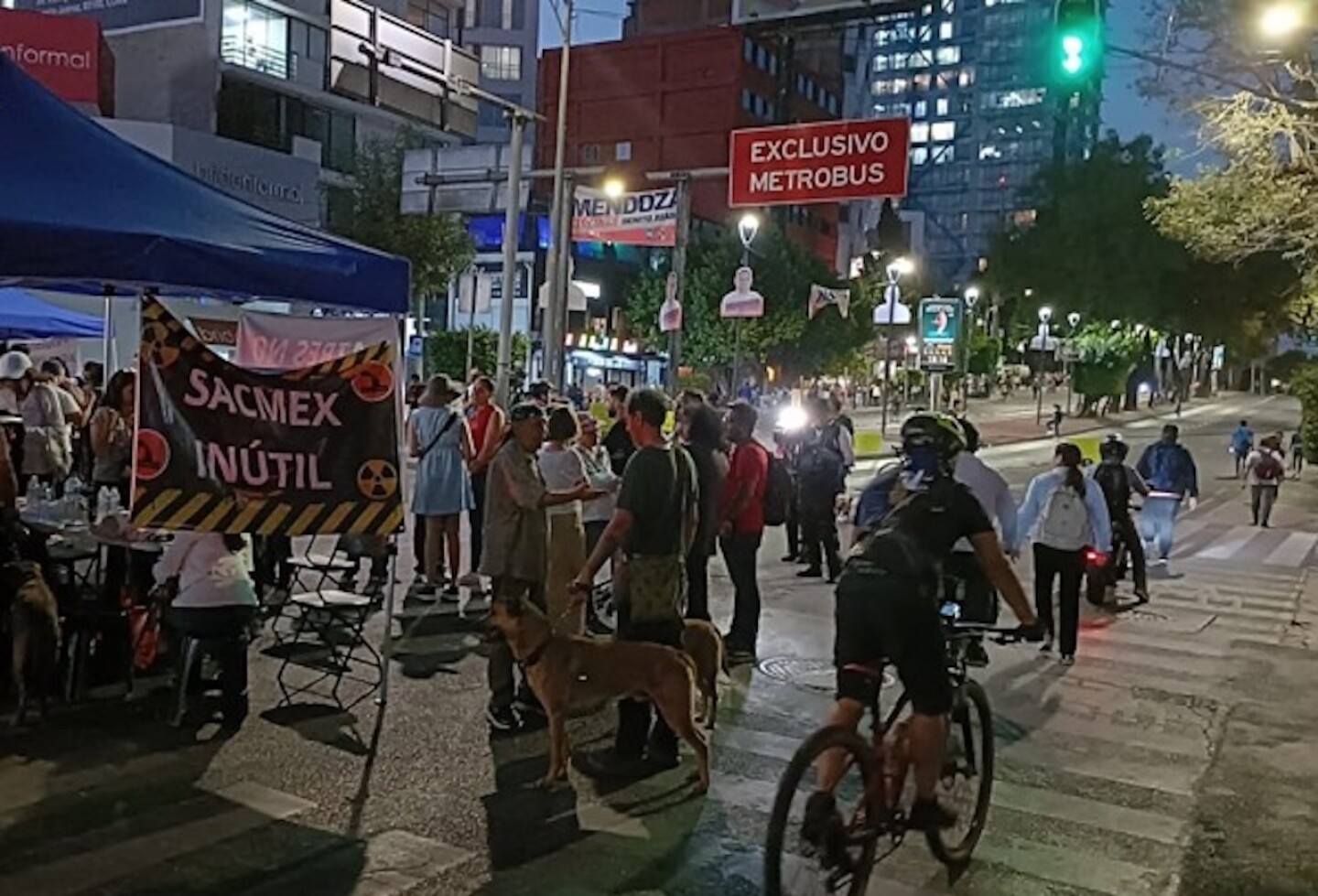 bloqueo-en-insurgentes-protestan-por-agua-metrobus-afectado