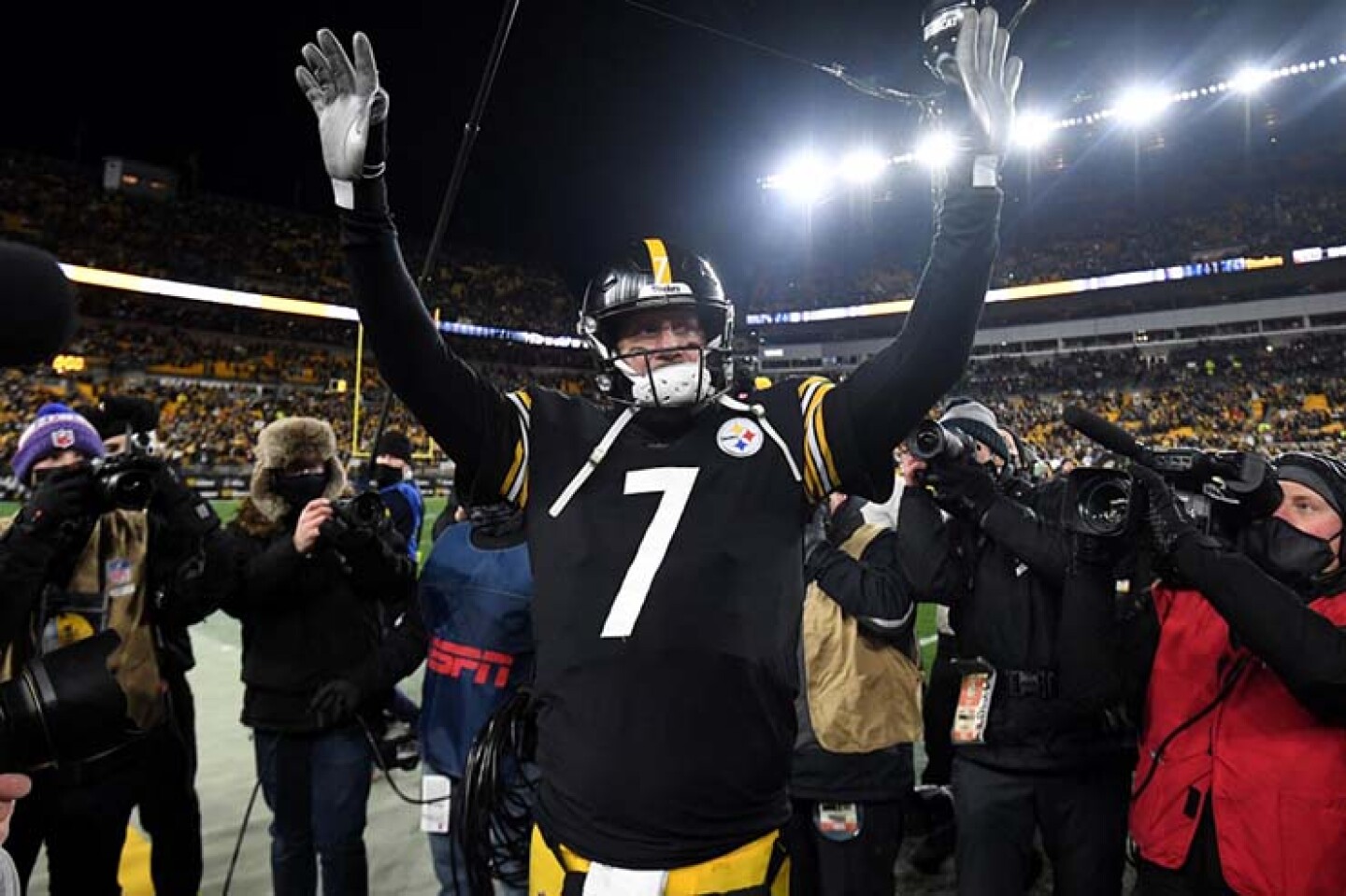 Cleveland Browns v Pittsburgh Steelers