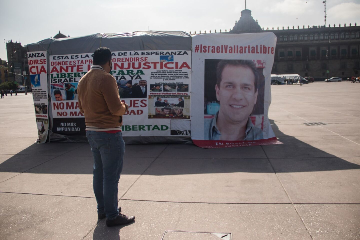 Plantón en el Zocalo, por la libertad de los Hermanos Vallarta