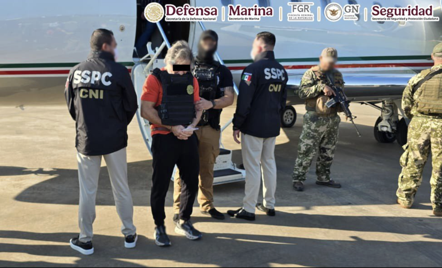 Inicia traslado a México de Hernén Bermúdez, líder de ‘La Barredora’