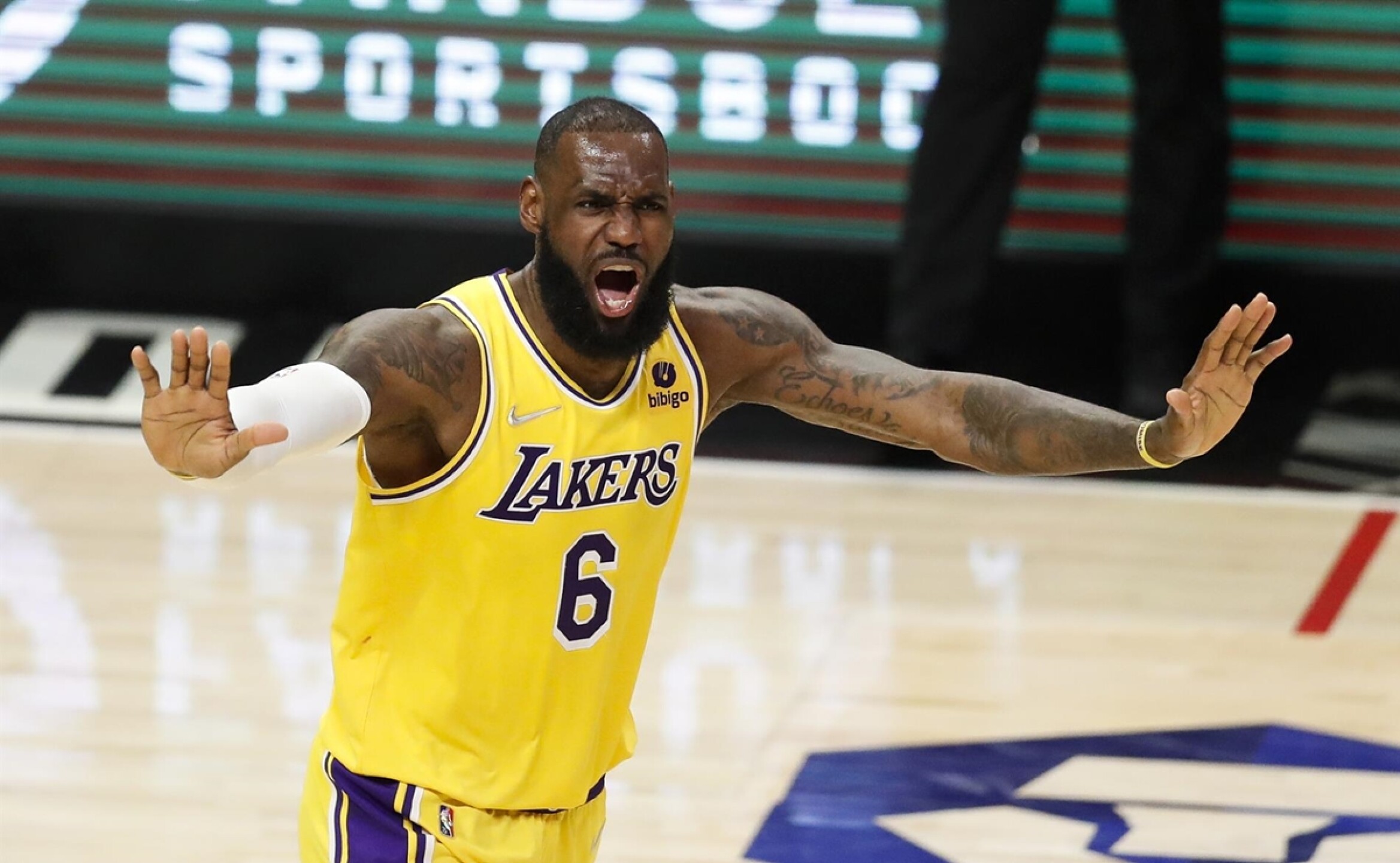 lebron_james_renueva_contrato_lakers