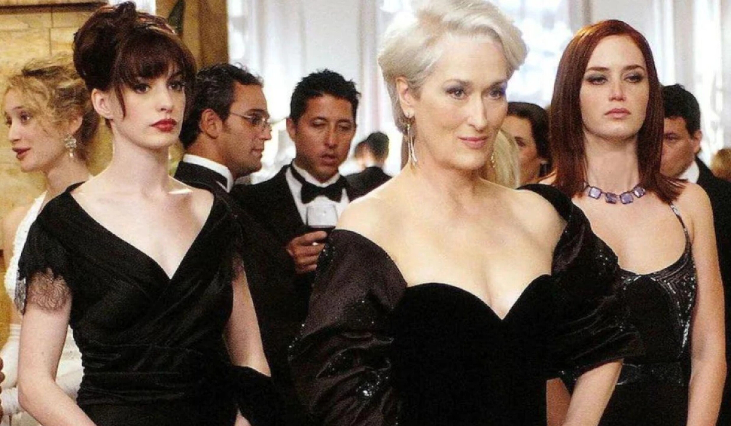 Anne Hathaway comparte el tráiler oficial de El Diablo Viste a la Moda ...