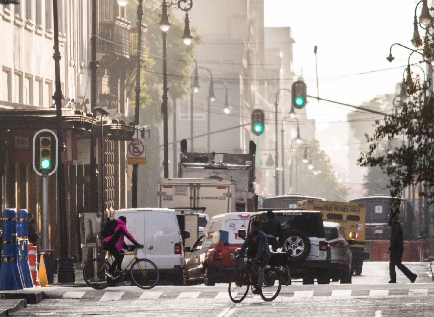 Aspectos de la Vida Cotidiana en las primeras horas del día en el primer cuadro de la Ciudad.