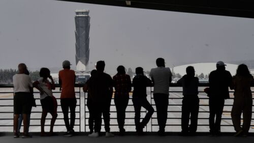 Personas continúan visitando el Aeropuerto Internacional Felipe Ángeles (AIFA) a tres días de su inauguración.