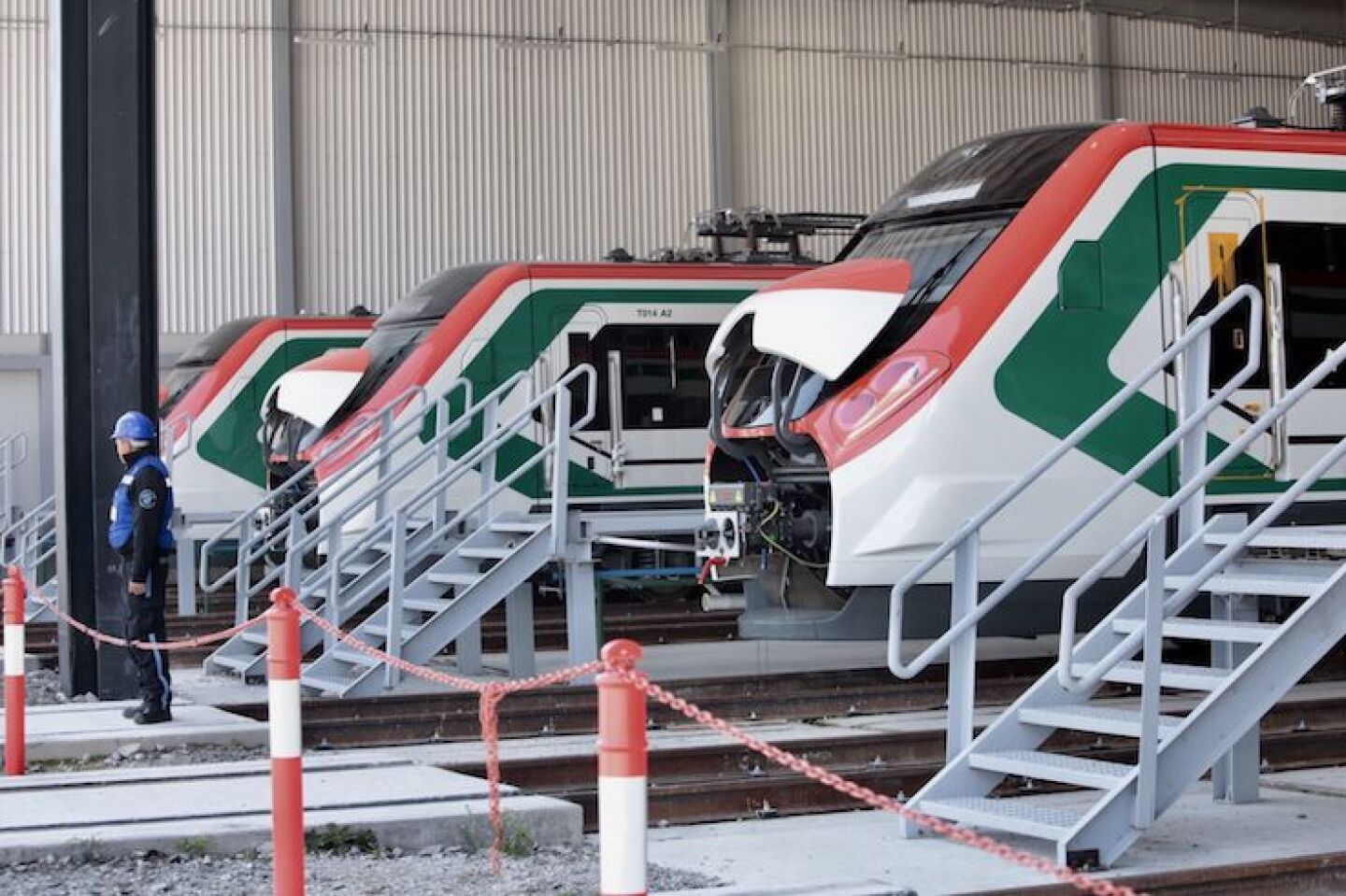 TOLUCA, ESTADO DE MÉXICO, 25OCTUBRE2018.- La SCT realizó un recorrido en la base de operaciones del Tren Interurbano México-Toluca, en donde se mostró parte del funcionamiento de las cabinas de control y se informó que se lleva un 88 por ciento de la obra. FOTO: ARTEMIO GUERRA BAZ /CUARTOSCURO.COM