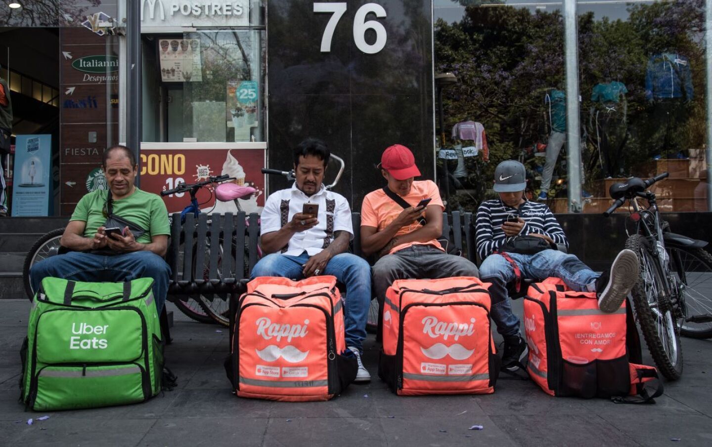 Impulsarán reformas para repartidores de aplicaciones en CDMX