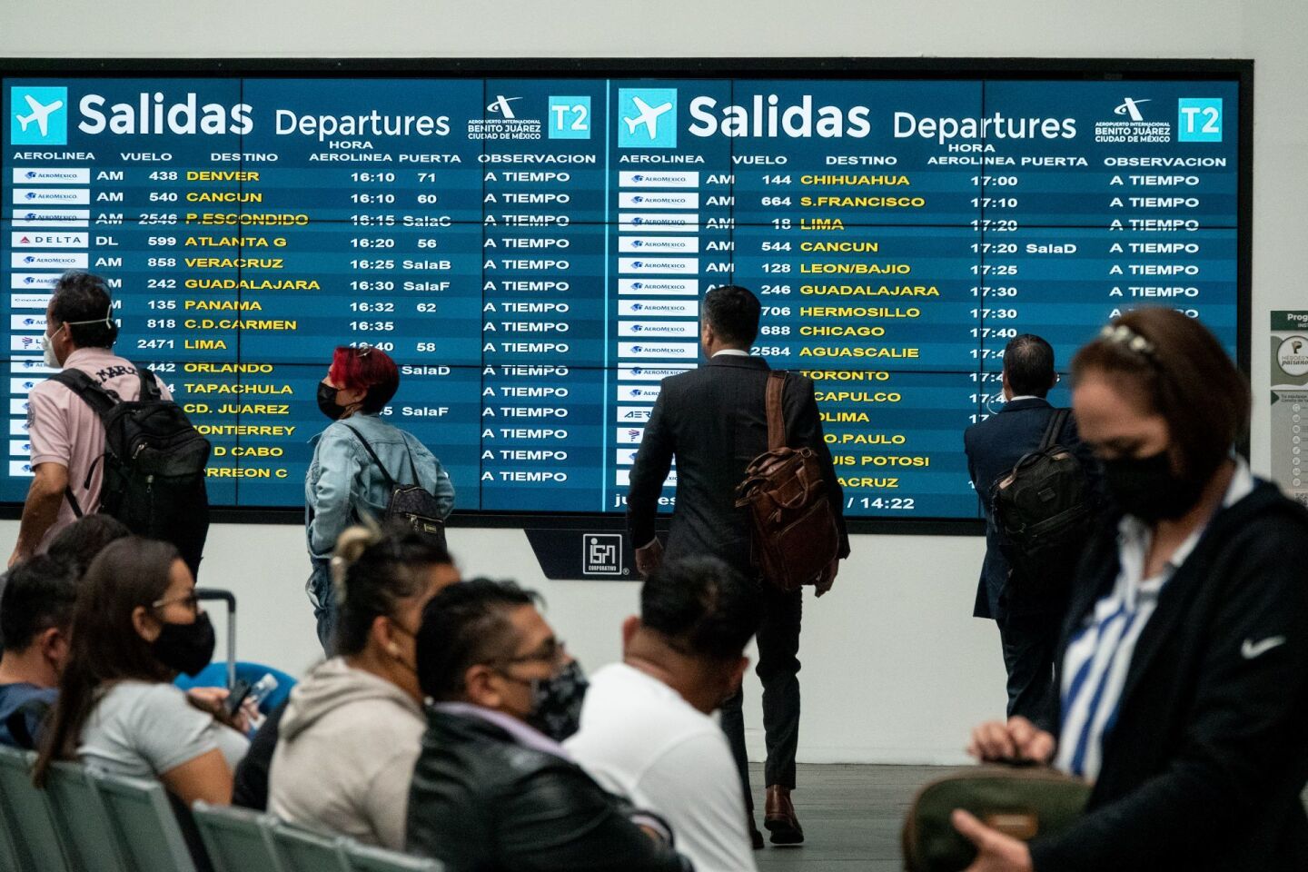Aspectos de las operaciones en la Terminal 2 del AICM la cuál presenta daños estructurales según lo expuesto por el presidente Andrés Manuel López Obrador y tendría que reconstruirse.