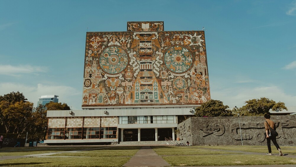 unam columna.jpeg