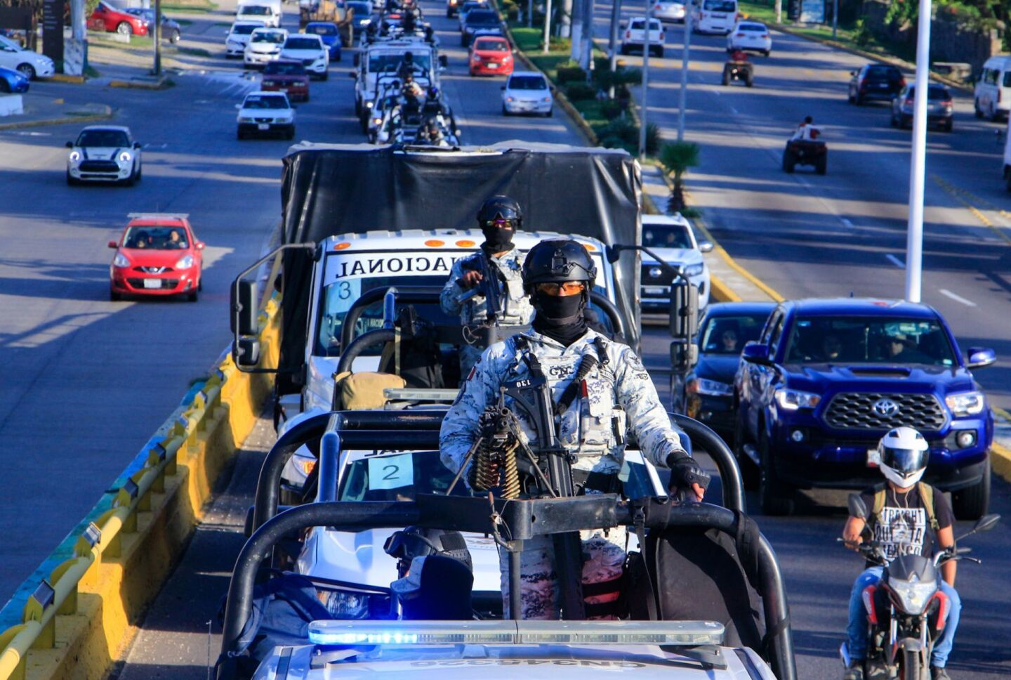 Arribo de un convoy de 200 elementos de la Guardia Nacional al puerto de Acapulco, Guerrero, para reforzar los trabajos de seguridad