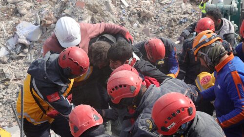 rescatan-cuatro-personas-turquia