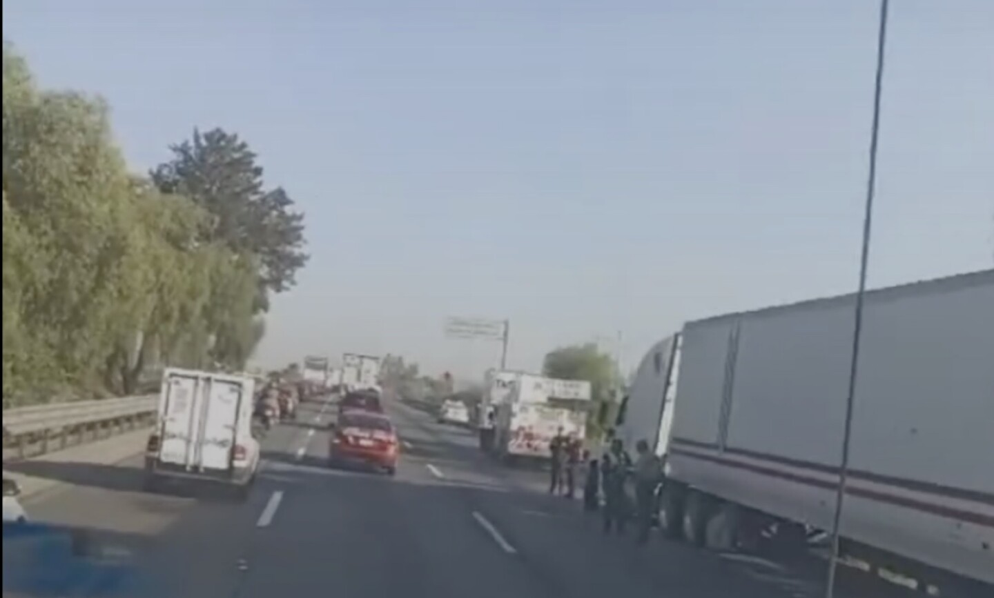 accidente-en-la-mexico-queretaro-trailer-choca-en-el-edomex