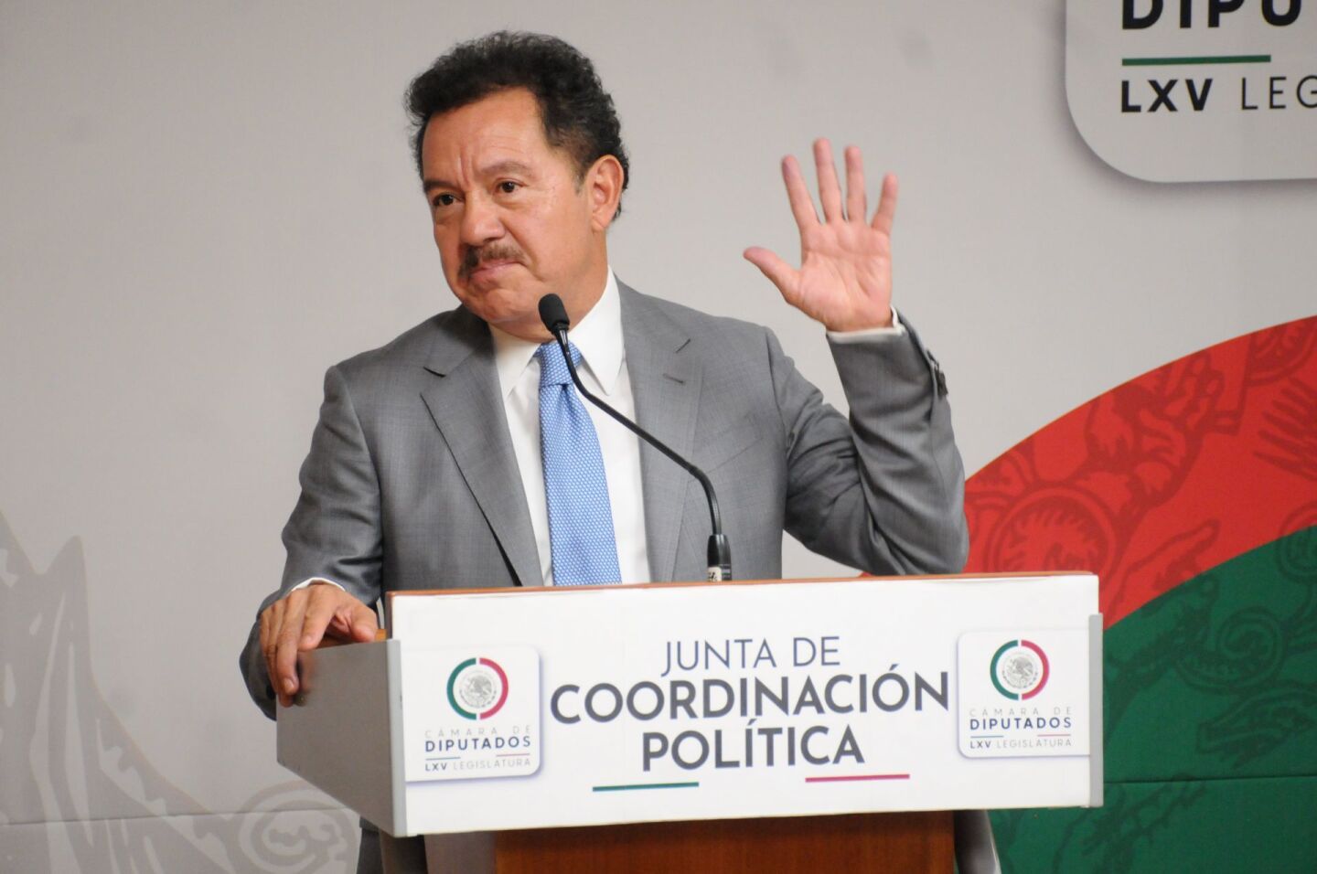 Ignacio Mier, coordinador de la bancada de Morena en Diputados, ofrece una conferencia.