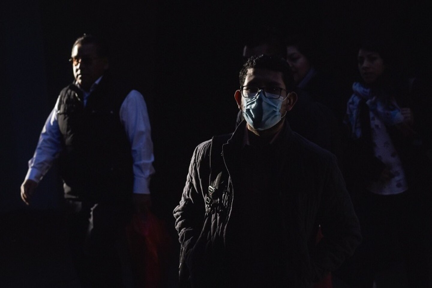 Capitalinos continúan utilizando cubrebocas como medida de prevención ante el Coronavirus (Covid-19). Al momento las autoridades de salud han confirmado 82 casos positivos de Covid-19 en el país.