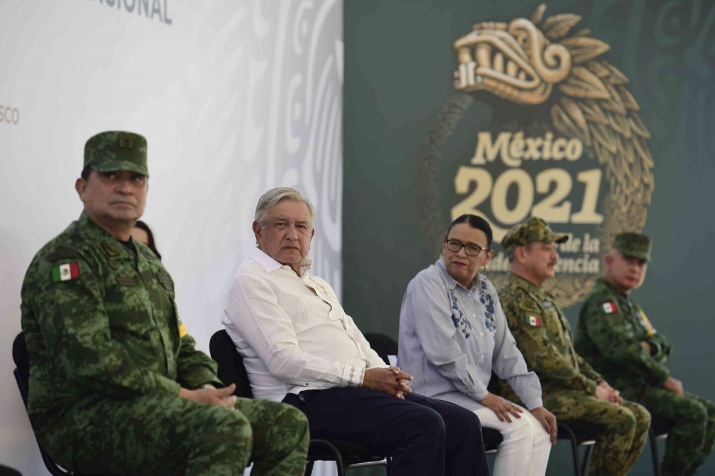 Luis Cresencio (SEDENA; Andrés Manuel López Obrador, Presidente de México, y Rosa Icela Rodríguez, titular de la SSyPC, durante la inauguración del cuartel de la Guardia Nacional en Tequila, Jalisco.