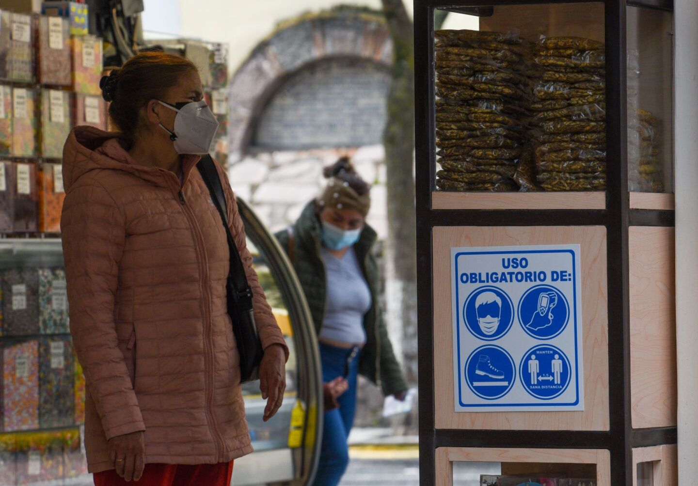 Ante el incremento de contagios por COVID-19 se continua con las recomendaciones de usar cubrebocas, usar gel antibacterial así como evitar lugares con muchas personas.