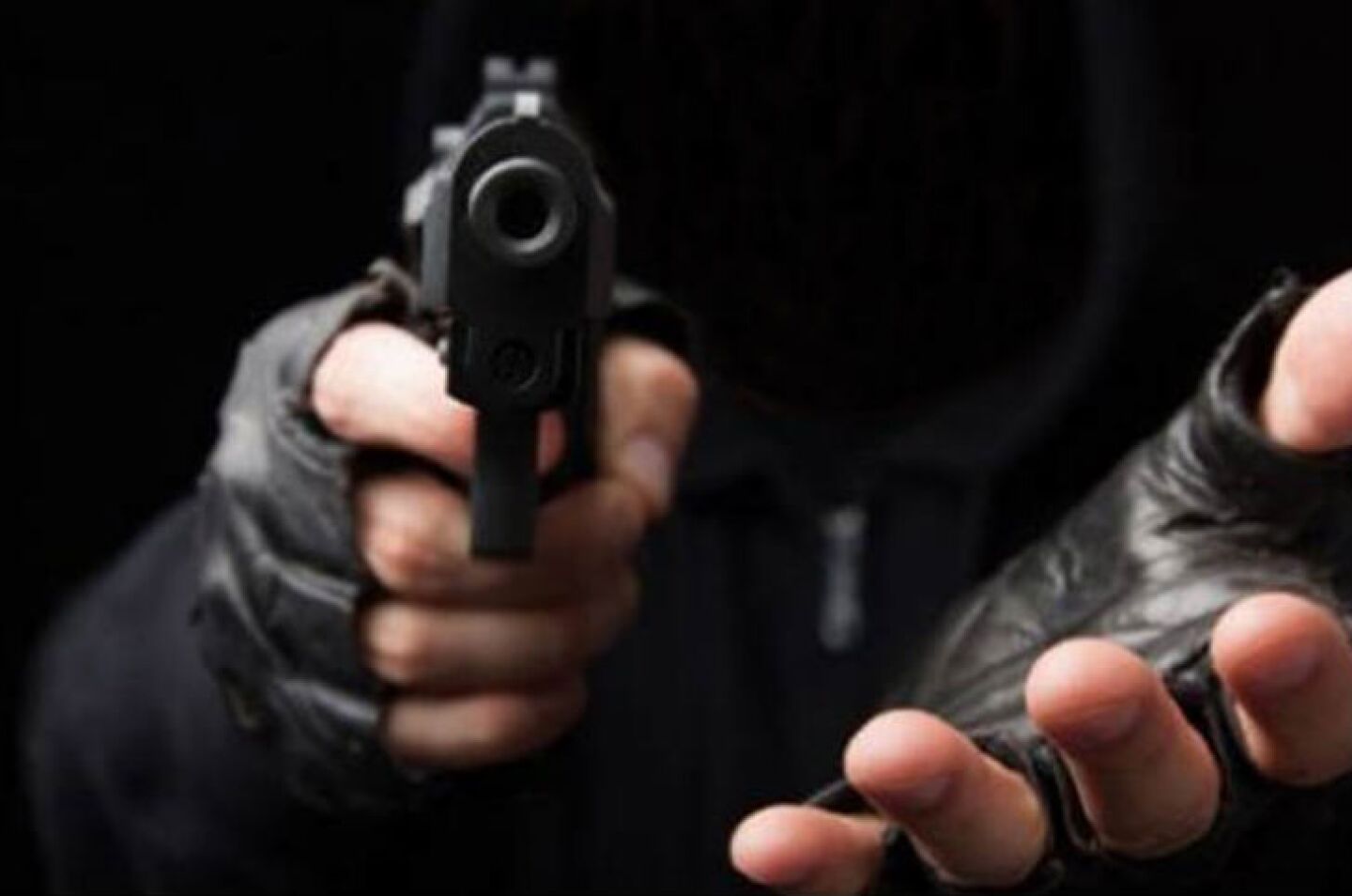 Robo-atraco-asalto-pistola-Photoscom