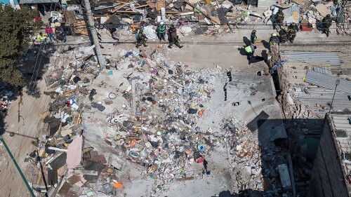 Explosión colapsa vivienda y causa un muerto y 12 heridos en Ciudad de México