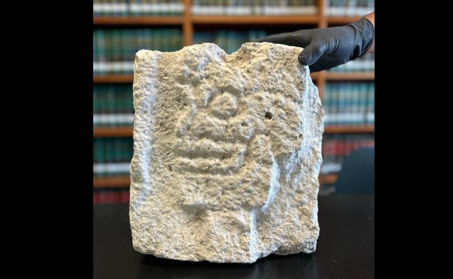 relieve_prehispanico_saqueado_mexico_alemania_restituye_