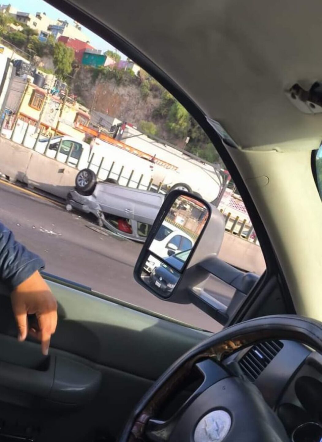 accidente-mexico-pachuca-auto-vuelca-en-ecatepec-edomex-934x1280