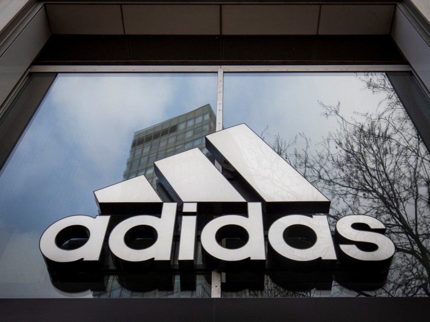 FILES-GERMANY-RETAIL-COMPANY-LEISURE-ADIDAS-REEBOK