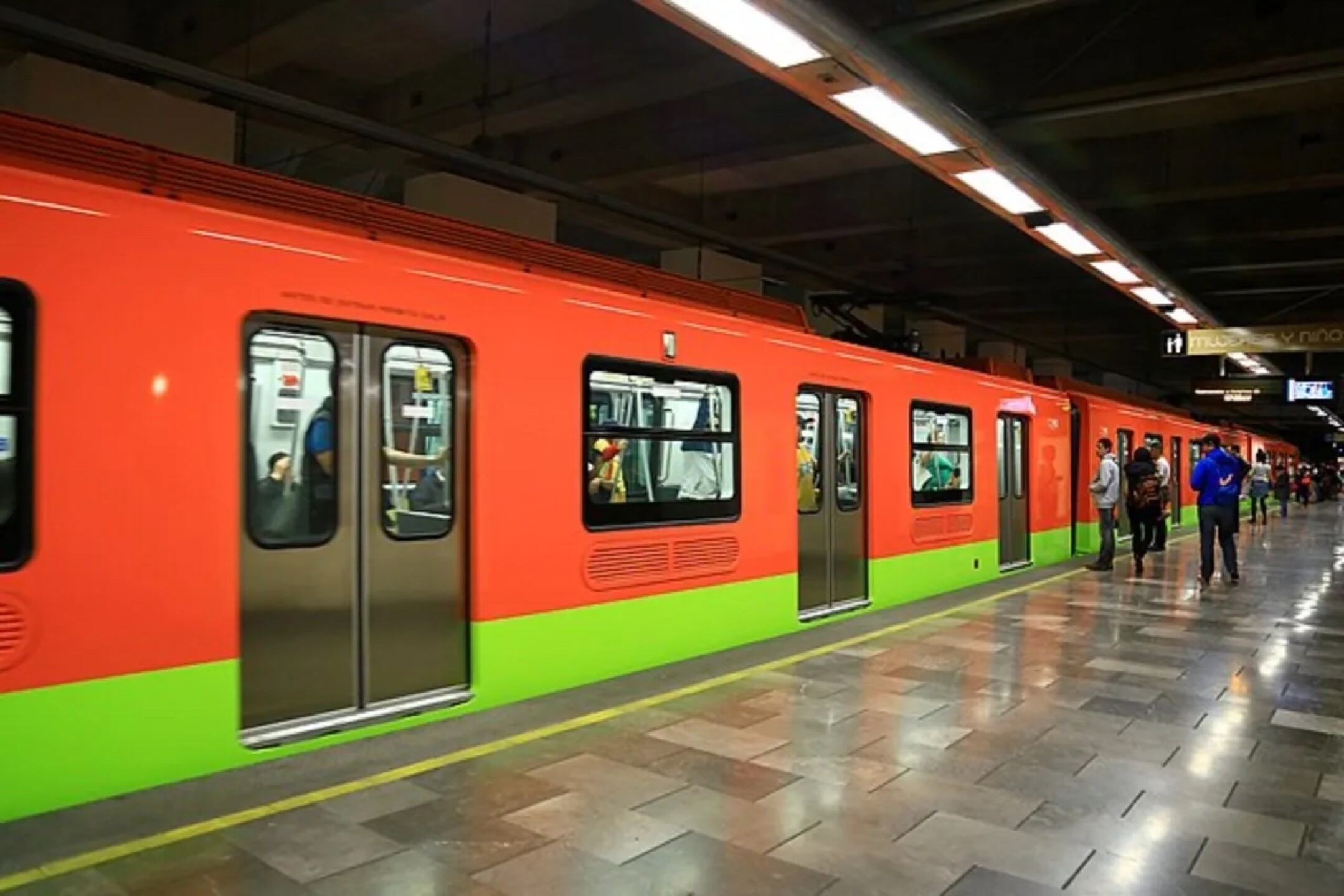 metro-5-de-mayo-hora-abre