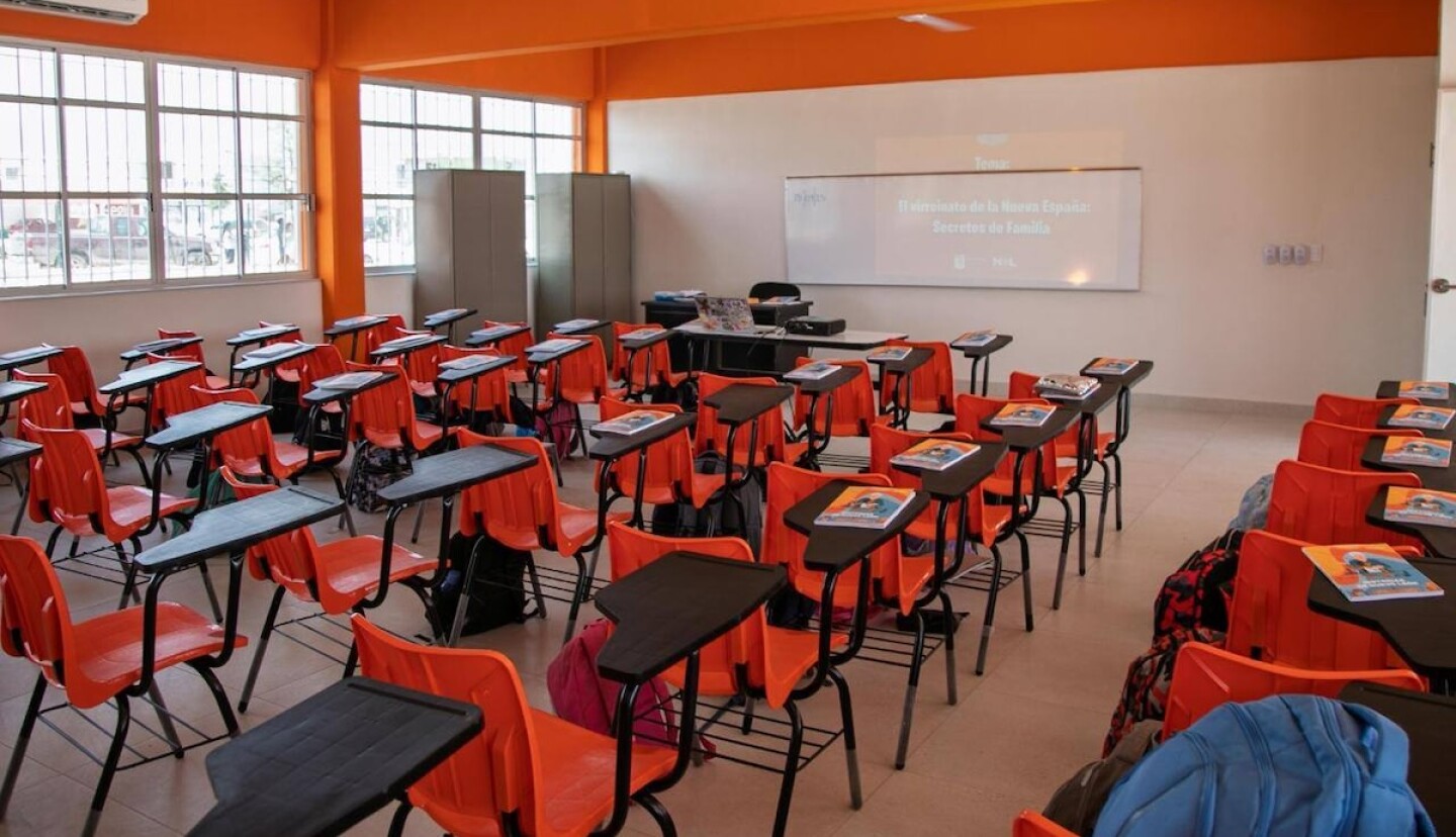 hay clases manana martes 6 de mayo 2025.jpg