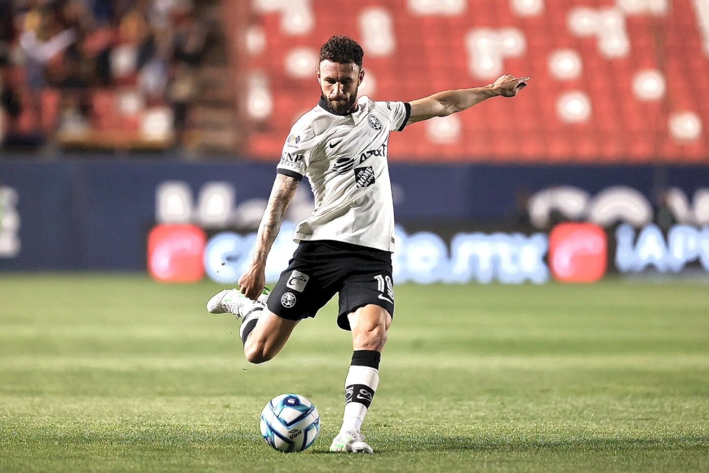 miguel-layun-prefiere-retirarse-que-jugar-en-chivas