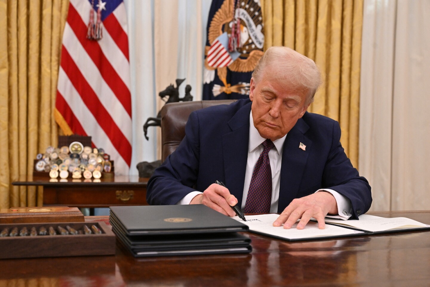 Firma de decretos de Trump