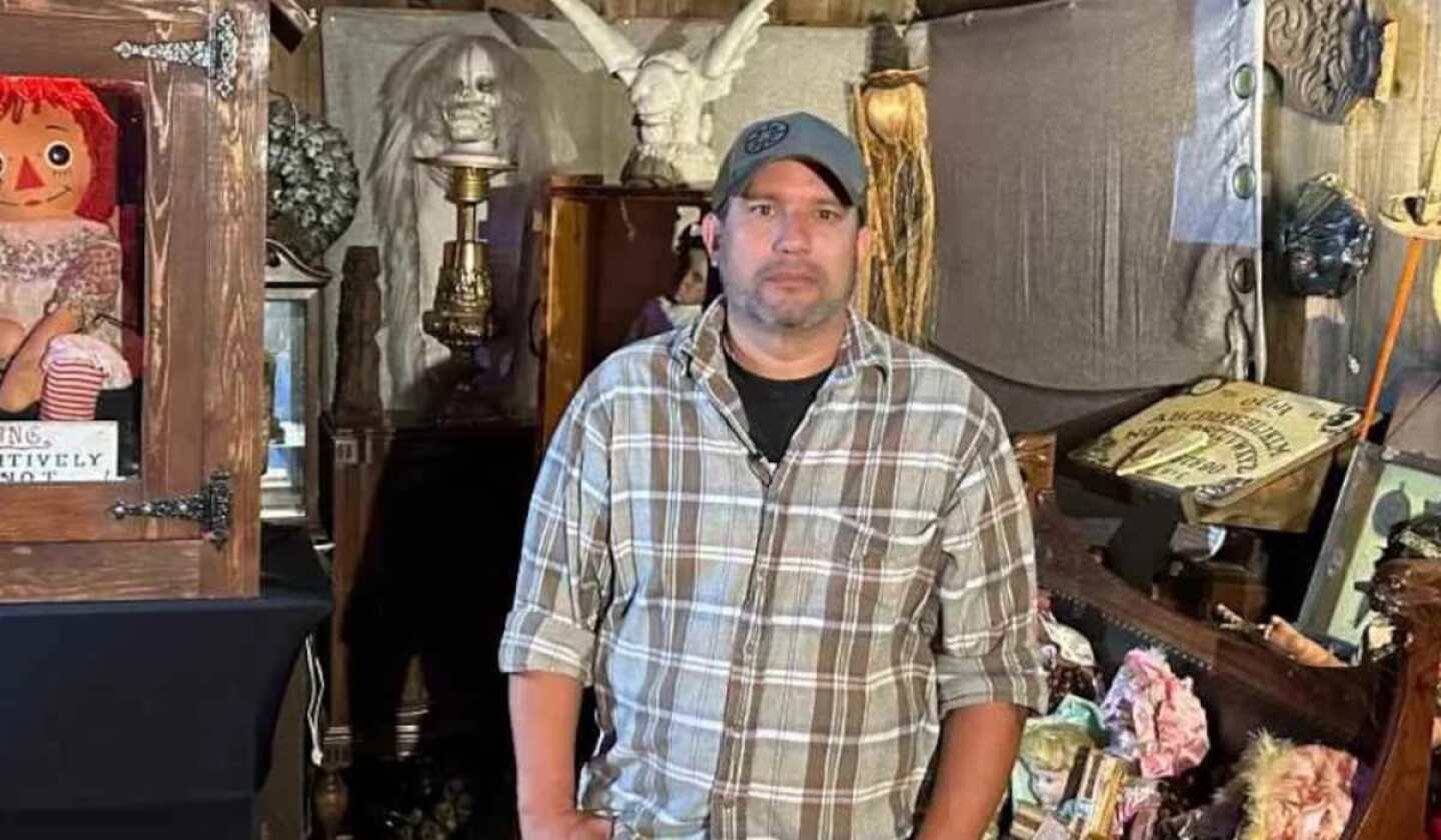 dan rivera custodio muneca anabelle.jpg