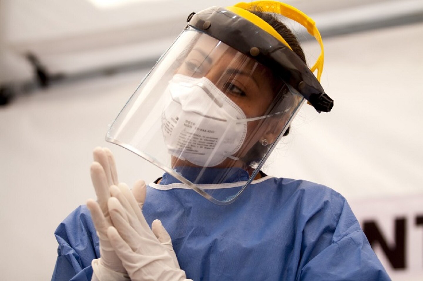 GUADALUPE, NUEVO LEÓN, 27MARZO2020.- El primer Módulo público de atención médica del Covid-19, fue puesto a disposición de los habitantes que así lo requieran en el municipio de Guadalupe. Club Rotary Internacional y el Hospital Universitario donaron material médico. El módulo de atención y respuesta es el primero que abre en el estado y busca aplicar el sistema TRIAGE para establecer el primer y segundo filtro antes de ser trasladado a la hospitalización según la evolución del paciente.FOTO: GABRIELA PÉREZ MONTIEL /CUARTOSCURO.COM