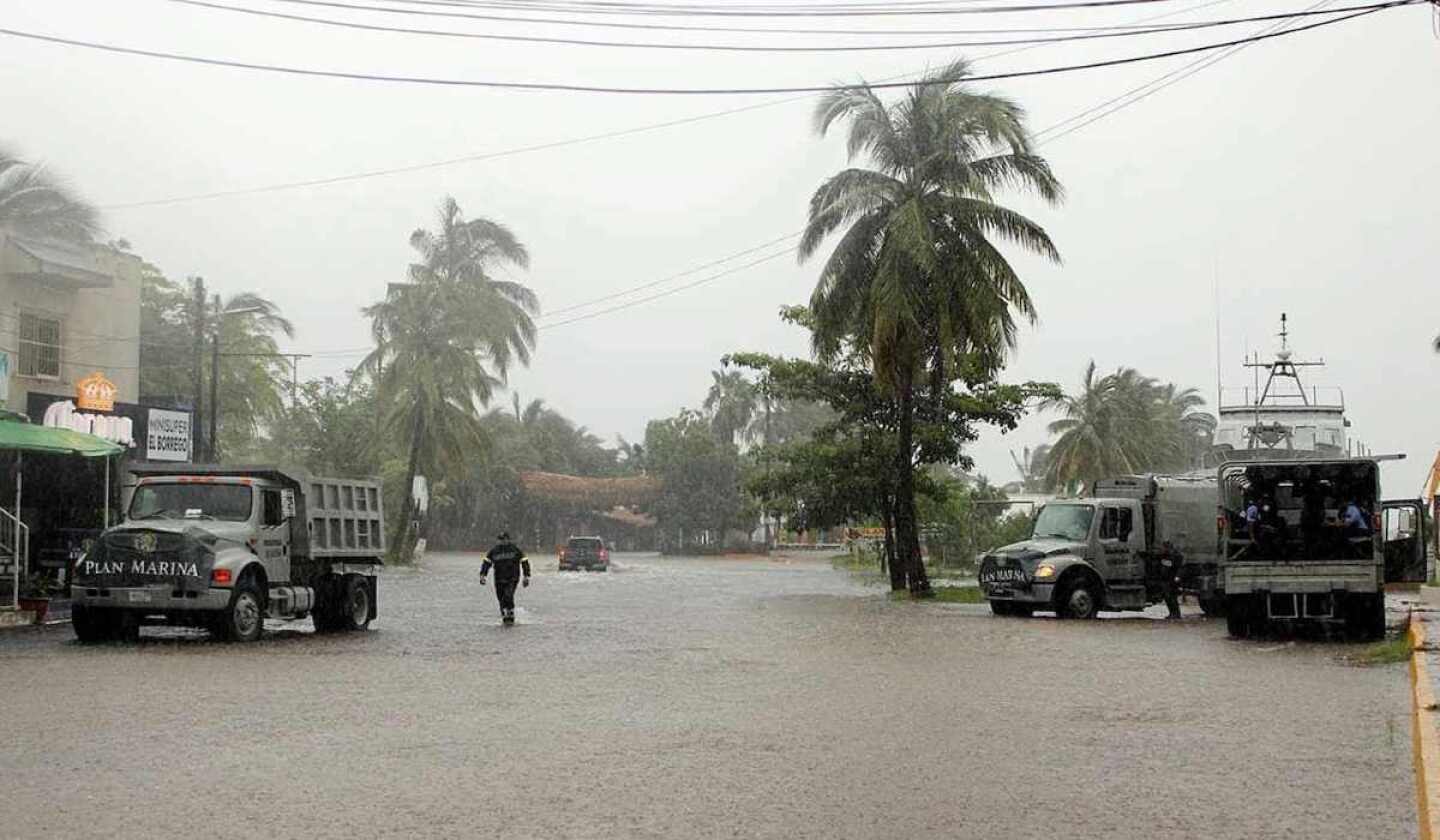 El hurac·n Nora causa lluvias fuertes en los estados mexicanos de Sinaloa, Nayarit y Jalisco