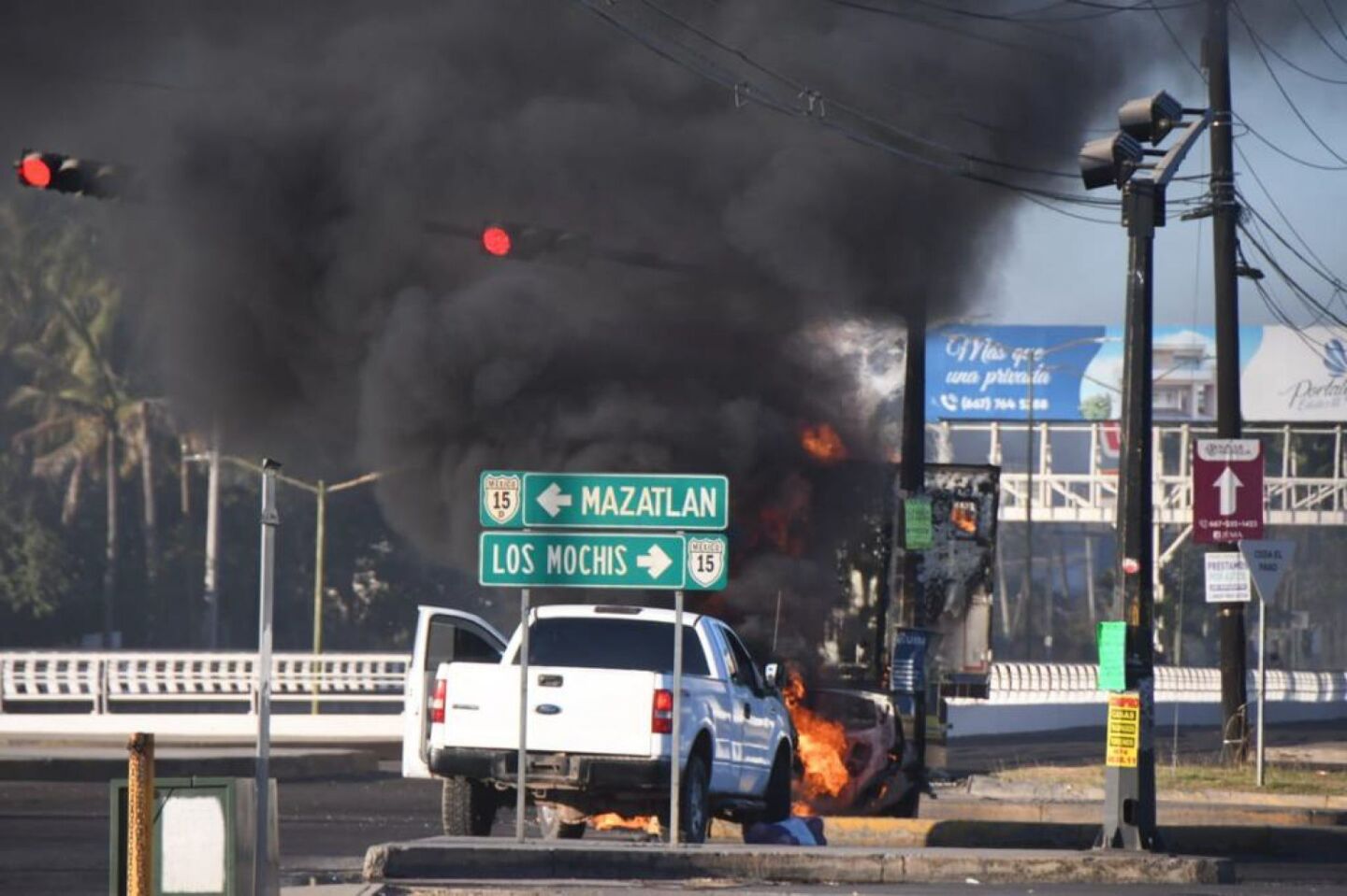 Ovidio Guzmán, hijo del narcotraficante “El Chapo” Guzmán, fue recapturado la madrugada de este jueves. La detención de "El Ratón” ocasionó enfrentamientos armados en los que se reportaron vehículos incendiados, narcobloqueos, balaceras y despojo de automóviles.