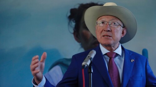 Embajador-ken-salazar-armas-México