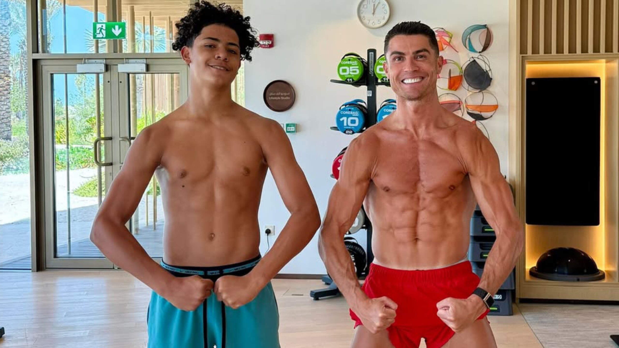 hio de Cristiano Ronaldo sub 16 portugal(2).jpg