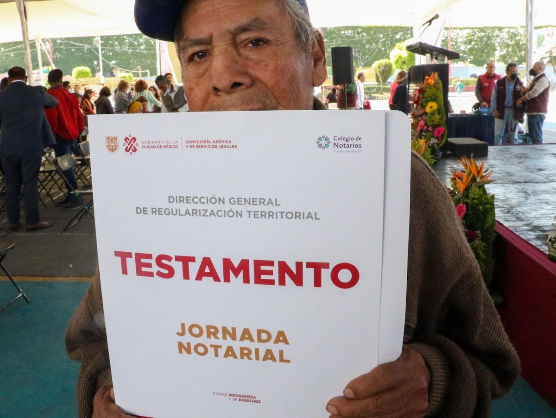 Asistente a la jornada notarial.