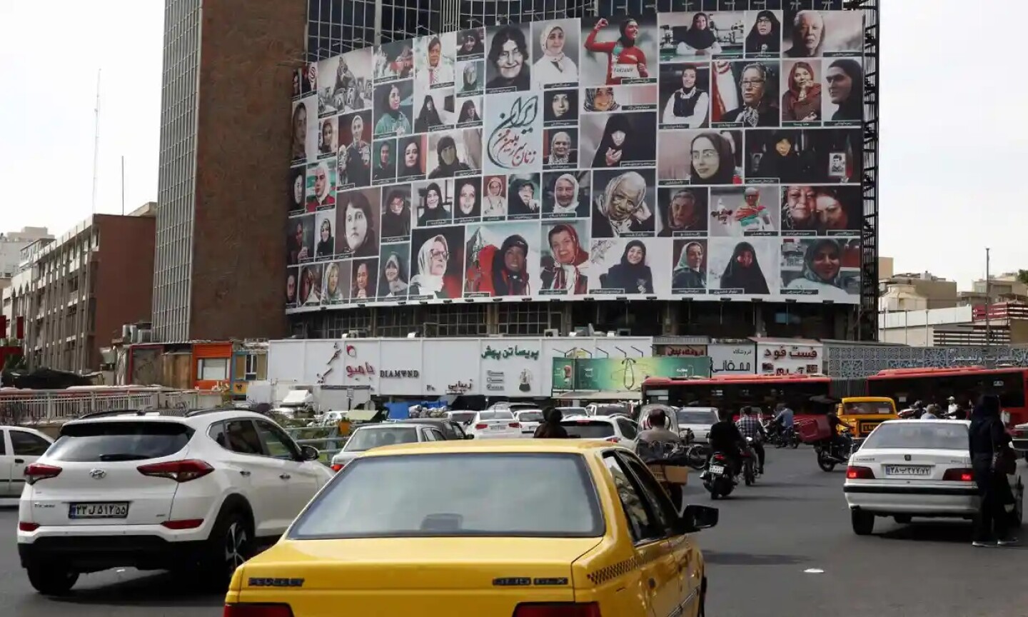 autoridades_irán_retiran_cartel_fiasco_relaciones_públicas