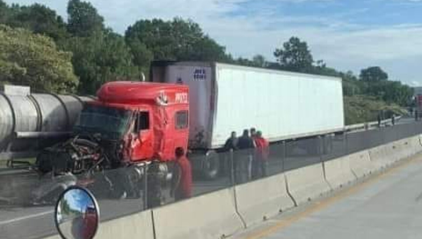 accidente-en-arco-norte-choque-de-camiones-conplica-el-transito