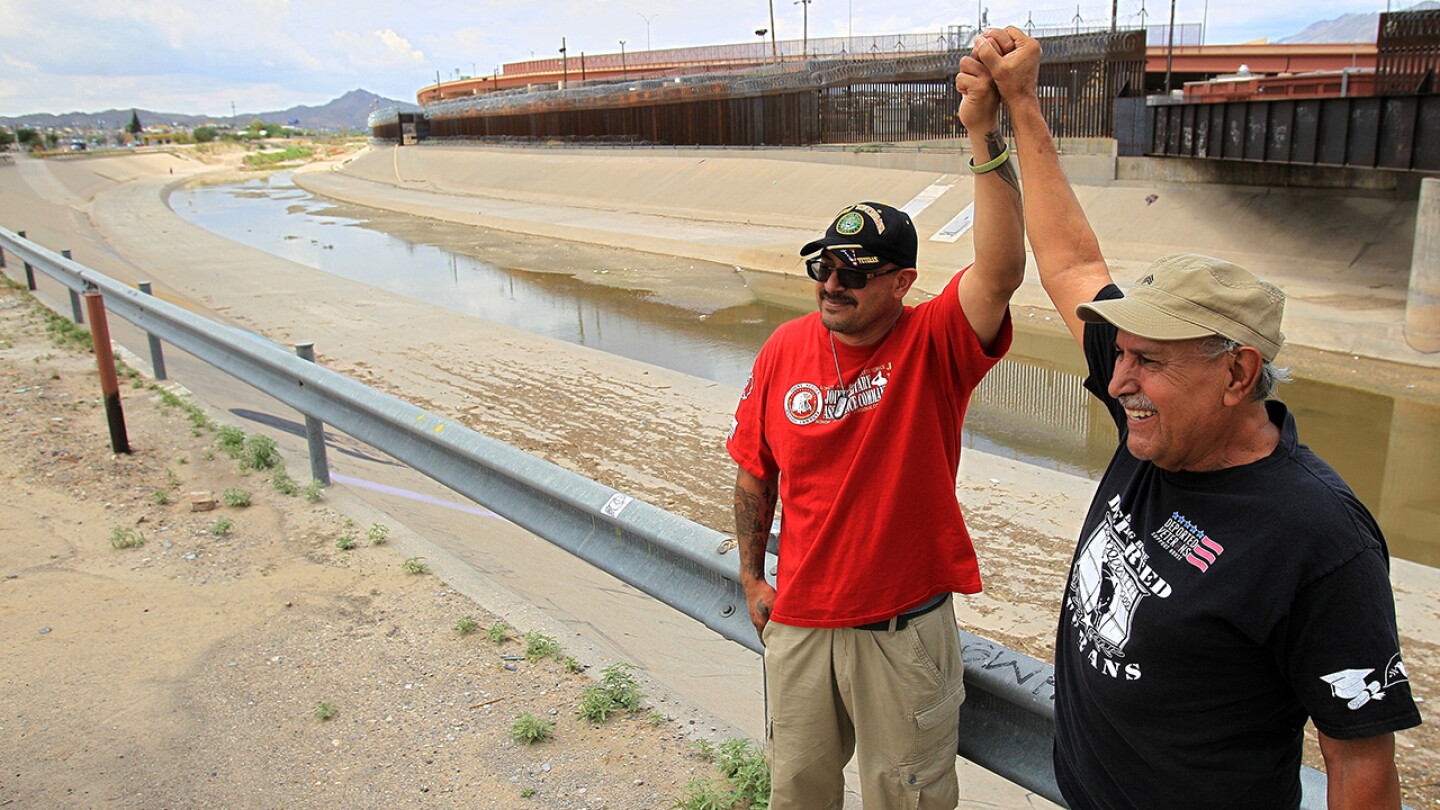 Veteranos de guerra mexicanos deportados esperan regresar a EE.UU. con Biden