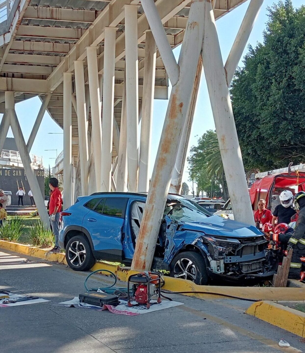 accidente-boulevard-hermanos-serdan-puebla-camioneta-choca-1105x1280