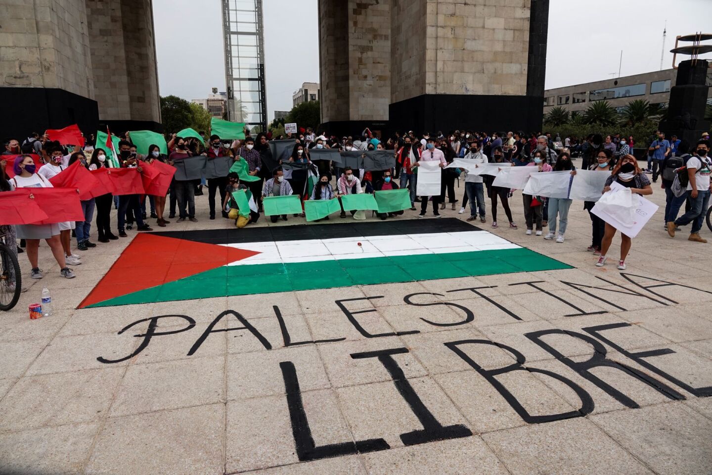 Colectivos en apoyo a Palestina protestaron en la explanada del Monumento a la Revolución tras los bombardeos ocurridos en días recientes.