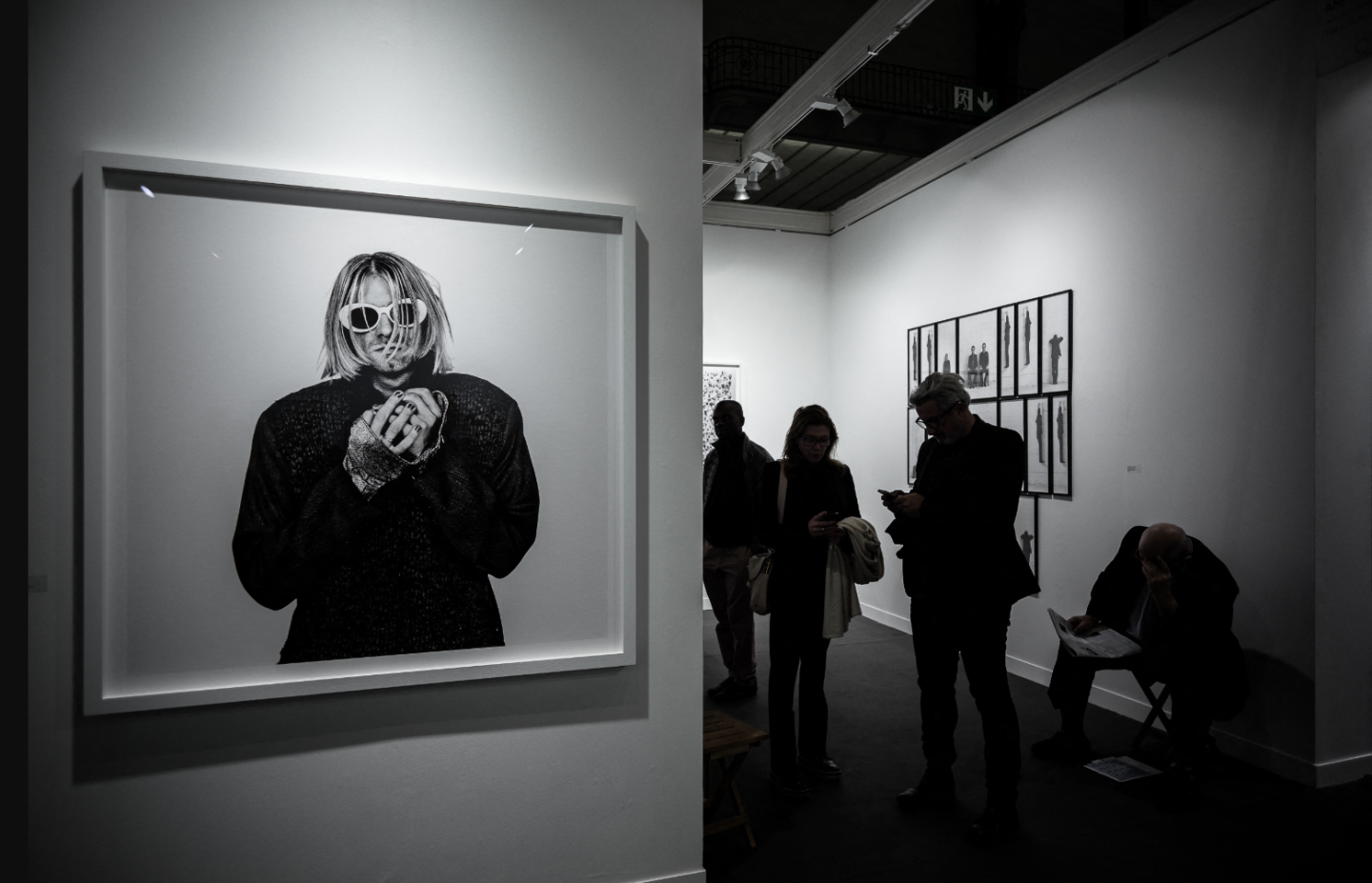 Una fotografía de Kurt Coabin es exhibida en un museo de arte