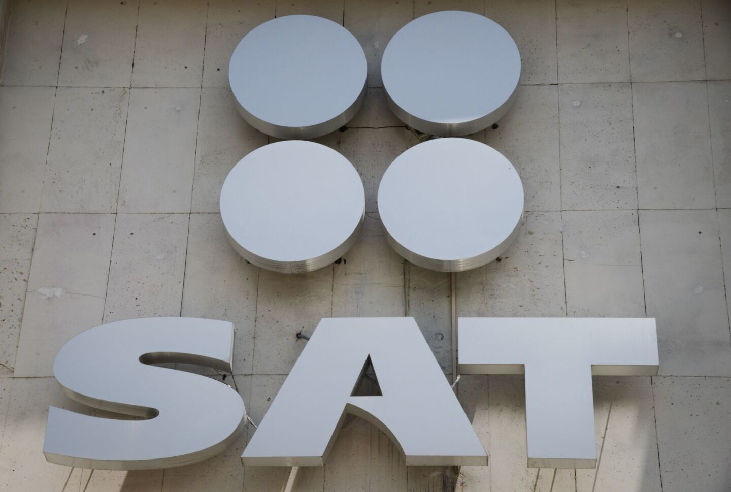 ¿SAT cobrará impuestos por depósitos en efectivo?